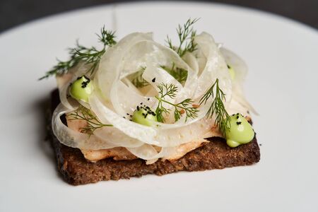 Toasted bread with chicken fennel and tarragon