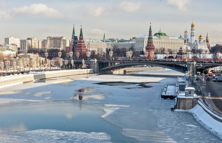 Bolshoy Kamenny Bridge is a steel arch bridge spanning Moskva River at the western end of the Moscow Kremlin.の写真素材