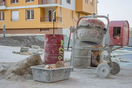 Cement mixer with barrel and plastic cement mixing trough at a building site
の写真素材