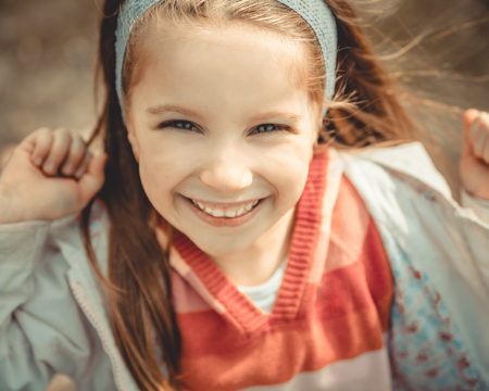 Close-up portrait of a pretty smiling liitle girlの写真素材