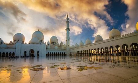 ABU DHABI, UAE - DECEMBER 18: Sheikh Zayed Grand Mosque, Abu Dhabi, UAE on December 18, 2013 in Abu Dhabi. The 3rd largest mosque in the world, area is 22,412 square metersのeditorial素材