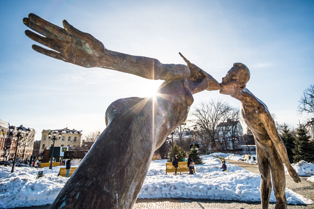 Kharkiv, Ukraine - 13 March, 2018: Monument to lovers in center of Kharkiv in winter close-upのeditorial素材