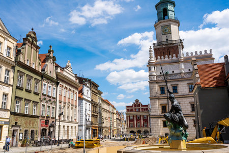 Poznan, Poland - 05 July 2022: Mars Fountain on an Old Market (Stary Rynek) square with small colorful houses and old Town Hall in Poznan, Polandのeditorial素材