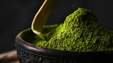 Matcha green tea powder hill in a bowl with spoon close up viewの写真素材