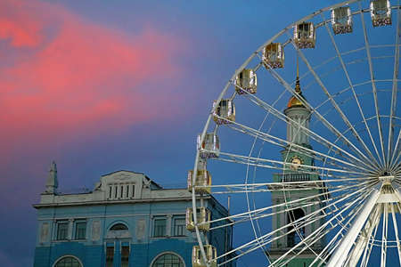 The Ferris wheel in the historical part of Kyiv on the Kontraktova Square on Podol in the evening, Kyiv, Ukraineの写真素材