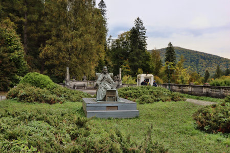 Sinaia, Romania - October 13, 2023: Statue of Queen Elisabeth of Wied, the Queen consort of Romania, the wife of King Carol I, known by her literary name of Carmen Sylva in the courtyard of Peles Castleのeditorial素材