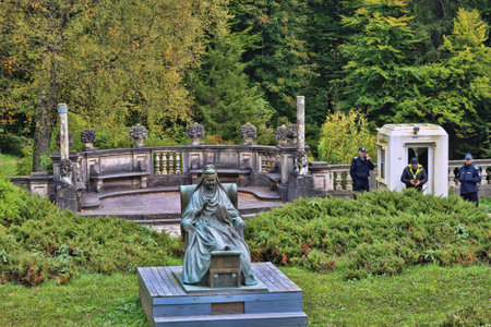 Sinaia, Romania - October 13, 2023: Statue of Queen Elisabeth of Wied, the Queen consort of Romania, the wife of King Carol I, known by her literary name of Carmen Sylva in the courtyard of Peles Castleのeditorial素材