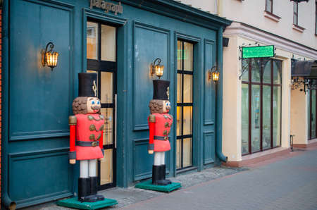 Artificial statues of figures of soldiers at the entrance to the cafe.のeditorial素材