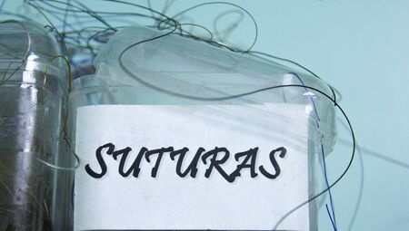 Sutures box labeled in Spanishの写真素材
