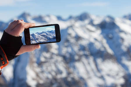 man photographed mountains in the smartphone