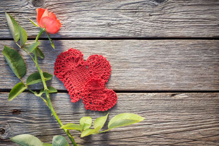 red rose on wooden boardの写真素材