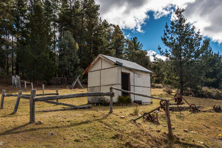 shed on rural property in hill end in nswの写真素材