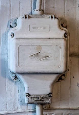 Old high-current distributor for 500 volts in the basement of a residential building. German text means:の写真素材