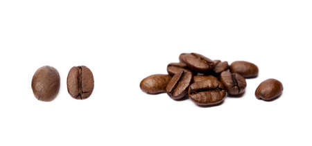 Roasted coffee beans isolated on white backgroundの写真素材