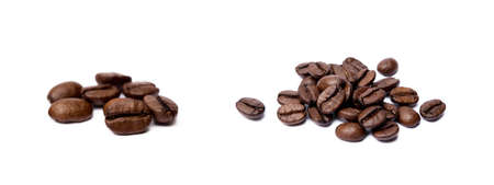 Roasted coffee beans isolated on white backgroundの写真素材