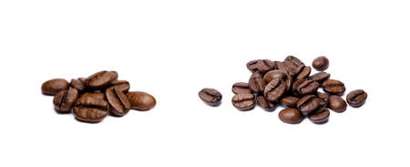 Roasted coffee beans isolated on white backgroundの写真素材