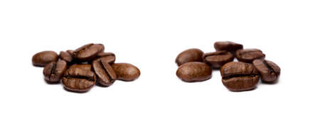 Roasted coffee beans isolated on white backgroundの写真素材