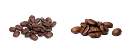 Roasted coffee beans isolated on white backgroundの写真素材