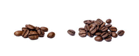 Roasted coffee beans isolated on white backgroundの写真素材