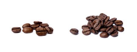Roasted coffee beans isolated on white backgroundの写真素材