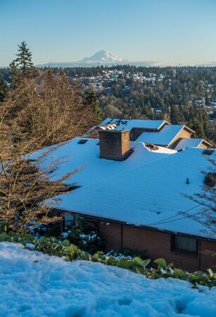 A veiw of Mount Rainier in January from Burien, Washington.の写真素材