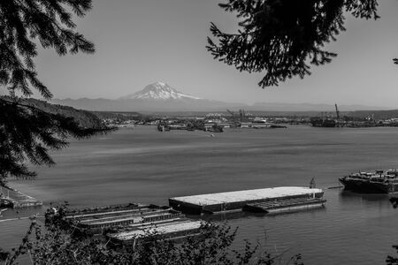 Mount Rainier rises up over the Port of Tacoma.のeditorial素材