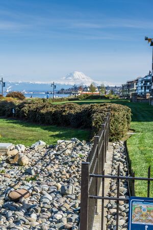 A view of Mount Rainier from the Ruston Shoreline near Tacoma.の写真素材