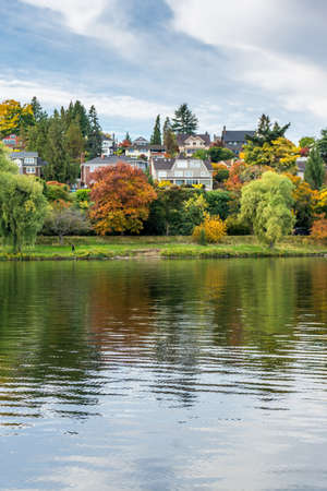 Homes line the shore of Lake Washington in Seattle in autumn.の写真素材