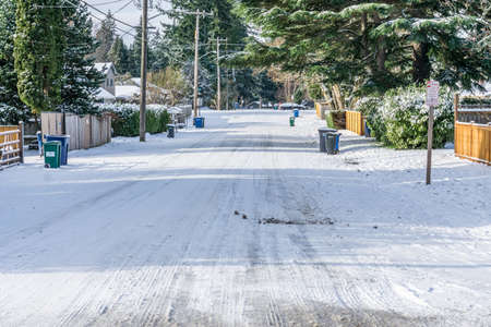 Snow co vers homes and trees in a neighborhood of Burien, Washington.の写真素材