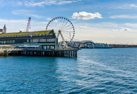 A view of the Great Ferris Wheel on a pier in Seattle, Washington.のeditorial素材