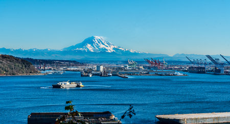 A view of the Port of Tacoma with Mount Rainier in the distance.の写真素材