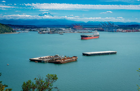 A view of the Port of Tacoma with Mount Rainier in summer.の写真素材