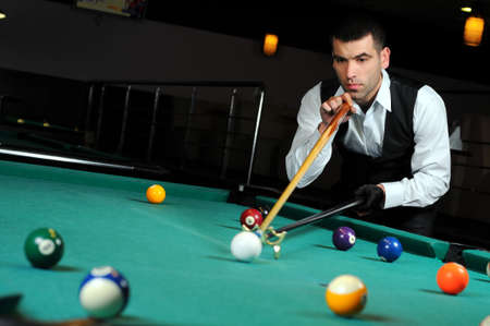 Young person playing snooker in a clubの写真素材