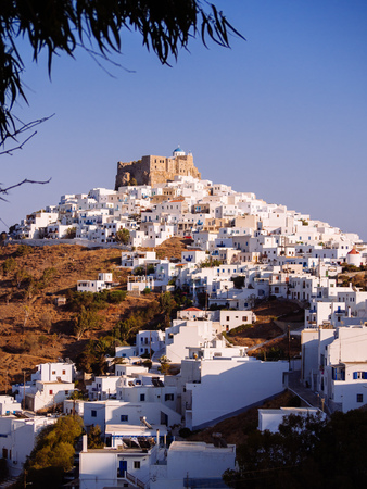 Chora of Astypapaia island ,Greece at daytime with the white houses that encircle the castleのeditorial素材