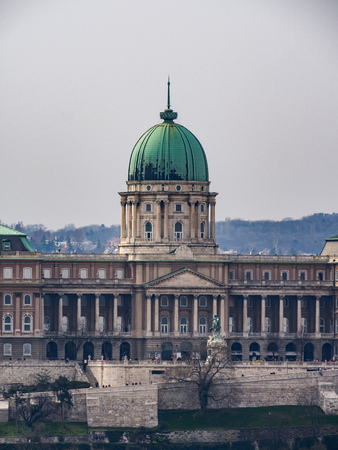 View of the Royal castle in Budapest from Historische Kirche, St.-Stephans-Basilika in Budapest,with a zoom lensのeditorial素材