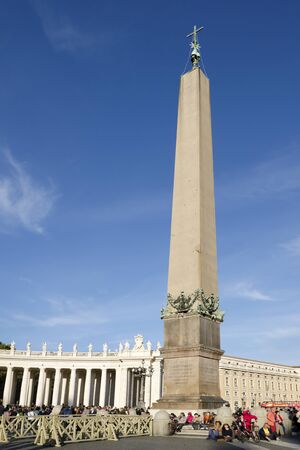 The tourists near the obelisk at Saint Peters Squareのeditorial素材