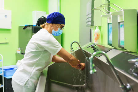 Surgeon in the hospital washing handsの写真素材