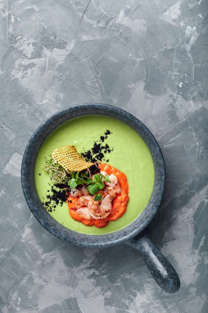 Cream of asparagus soup with shrimp. Green asparagus soup with tiger prawns, Food photo, healthy eating, wholesome food.の写真素材