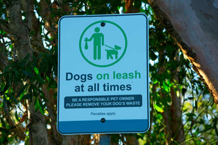 Dogs on leash sign in parkの写真素材