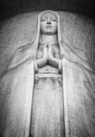 Statue of dying woman on deathbedの写真素材