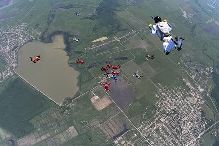 A group of paratroopers construct figures in free fall 