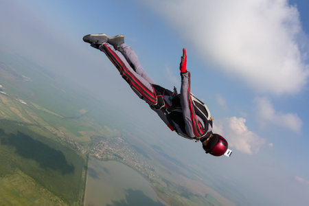 Skydiver moves the horizon 