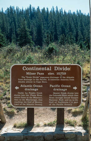 Milner Pass, Continental Devide, Rocky Mountainsの写真素材