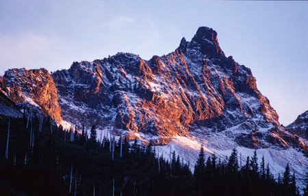 Luminous Cascade Mountains in sunset, Washinghton, USA
