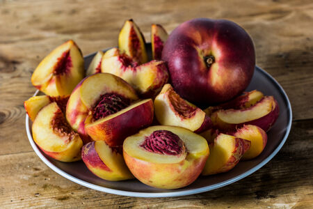 Plate of peachesの写真素材