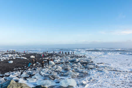 Jokulsarlon Iceland - February 17. 2019: Tourists among the breidamerkursandur beach, often called Diamond beachのeditorial素材
