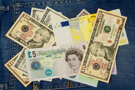 Moneys note on Jeans