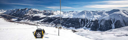 LIVIGNO, ITALY - Feb. 2019 - Skiers skiing in Carosello 3000 ski resort, Livigno, Italy, Europe.のeditorial素材