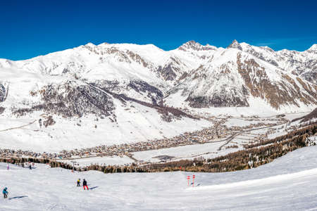 LIVIGNO, ITALY - Feb. 2019 - Skiers skiing in Carosello 3000 ski resort, Livigno, Italy, Europe.のeditorial素材