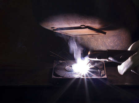 weld a hard diskの写真素材